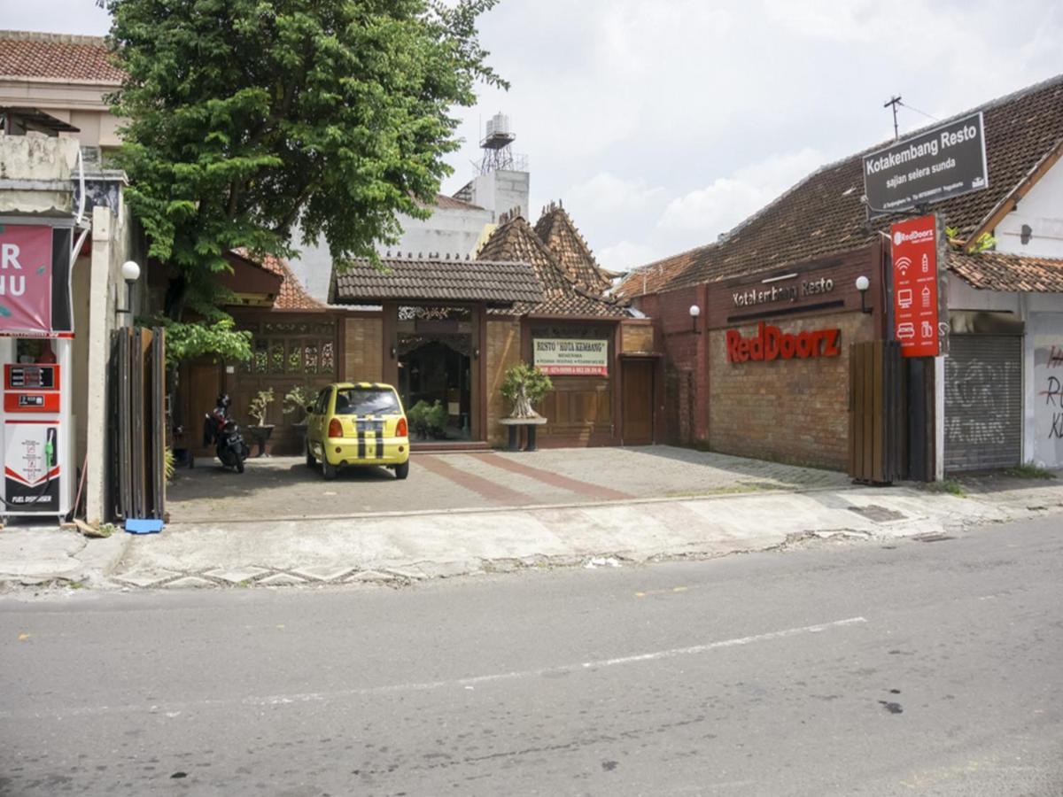 Reddoorz Syariah @ Lempuyangan Hotel Yogyakarta Ngoại thất bức ảnh
