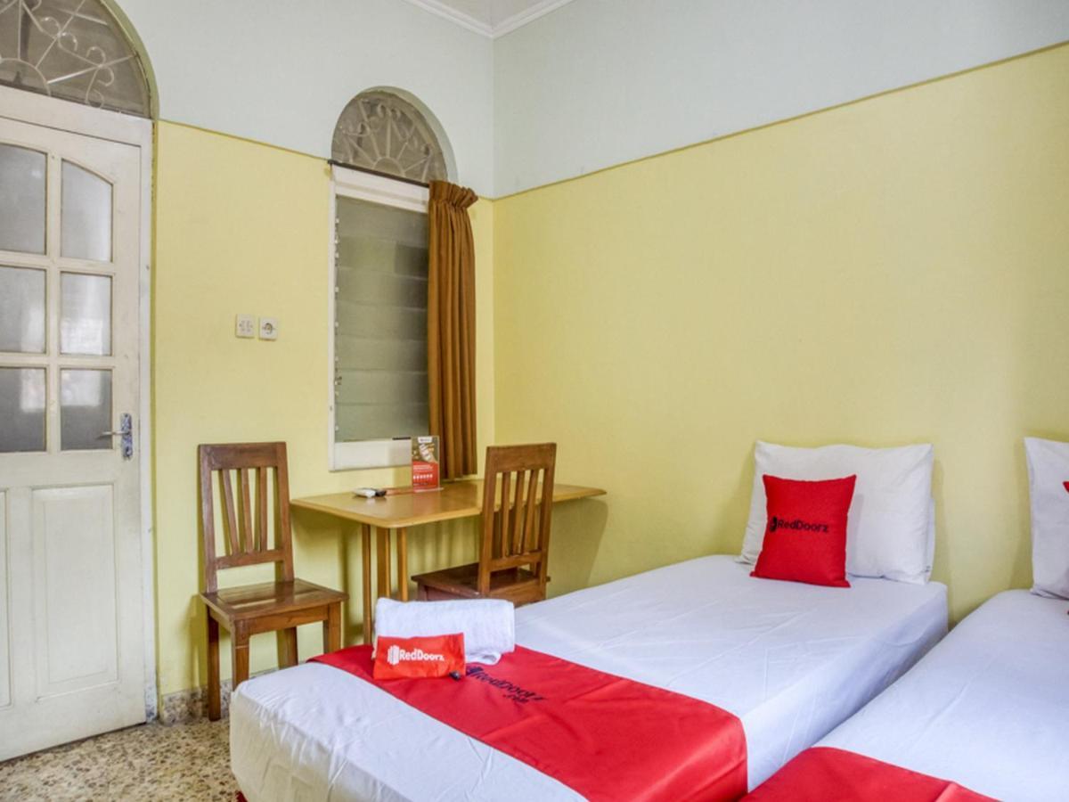 Reddoorz Syariah @ Lempuyangan Hotel Yogyakarta Ngoại thất bức ảnh